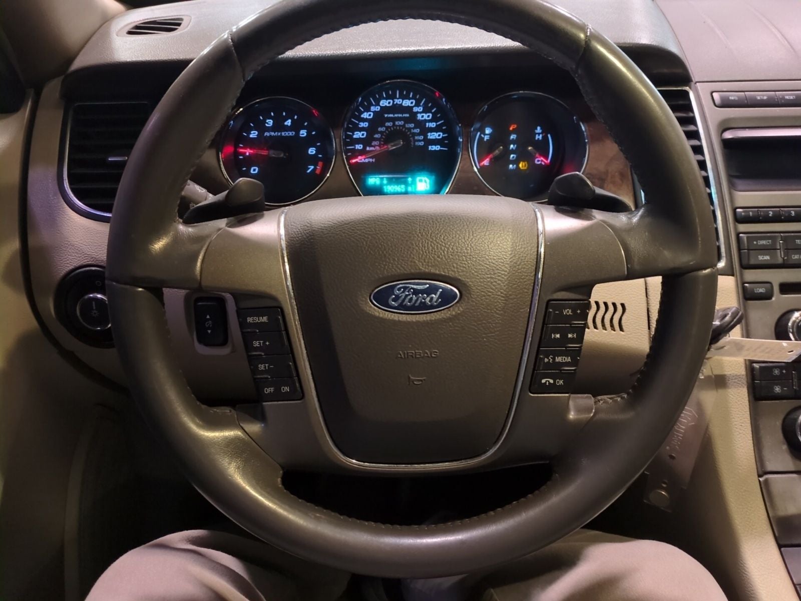 2010 Ford Taurus SEL