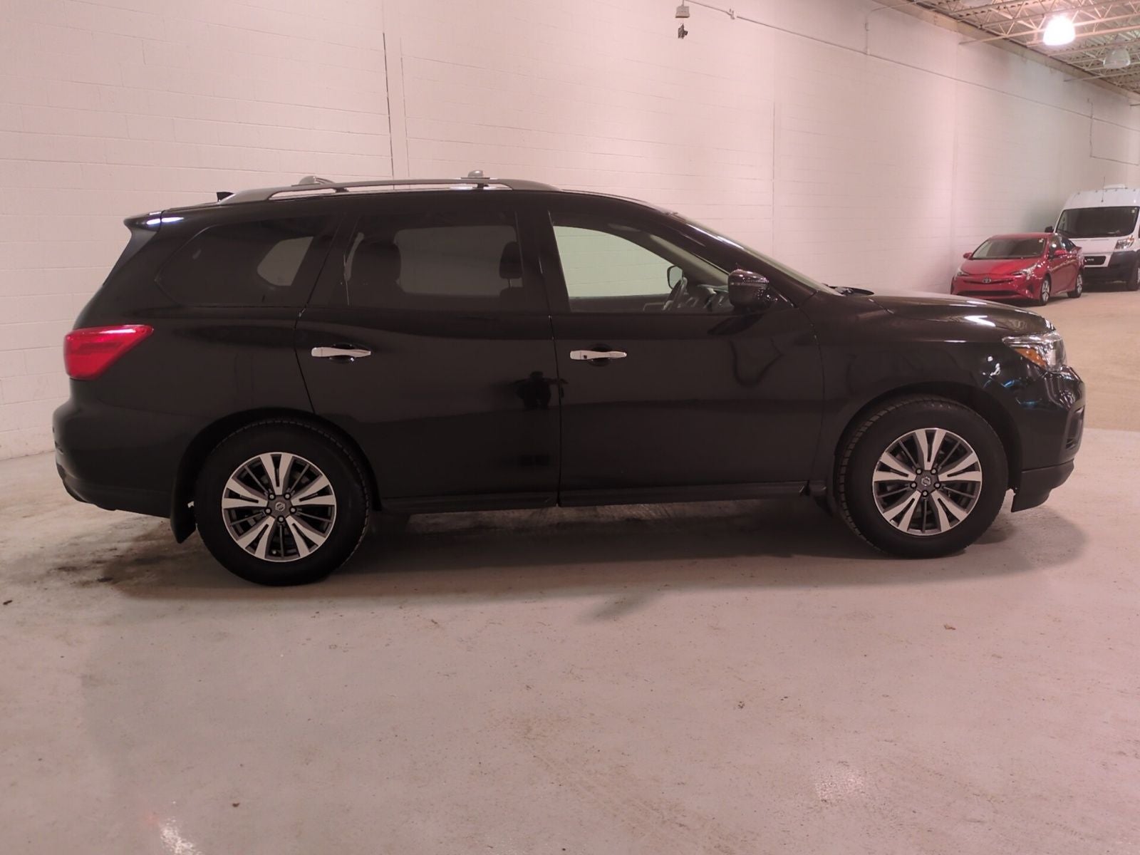 2020 Nissan Pathfinder S