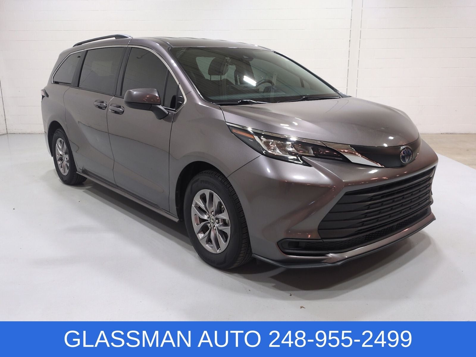 2022 Toyota Sienna LE 8 Passenger
