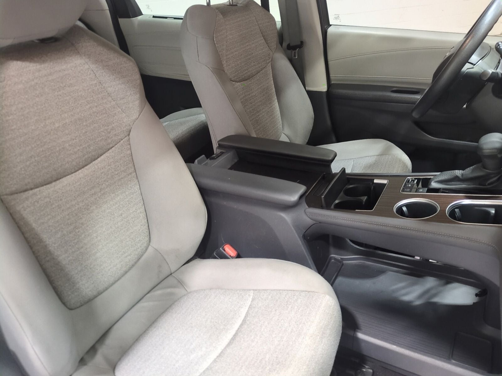 2022 Toyota Sienna LE 8 Passenger