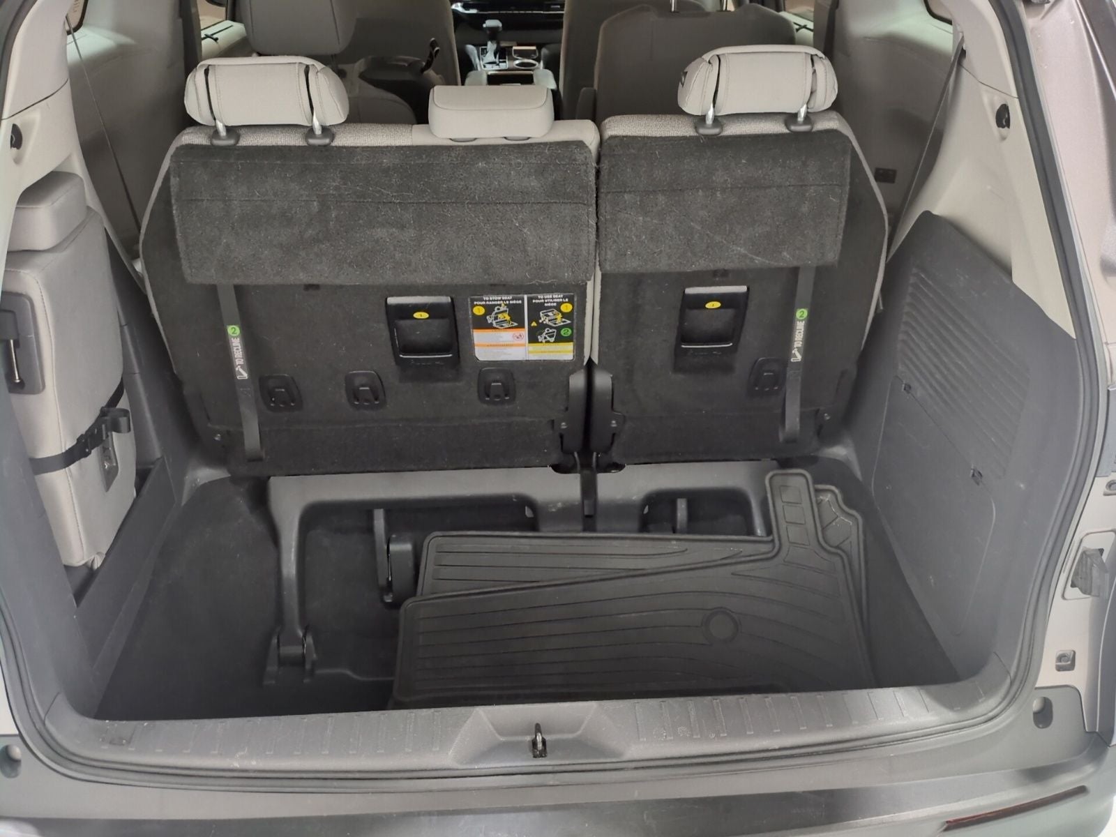 2022 Toyota Sienna LE 8 Passenger