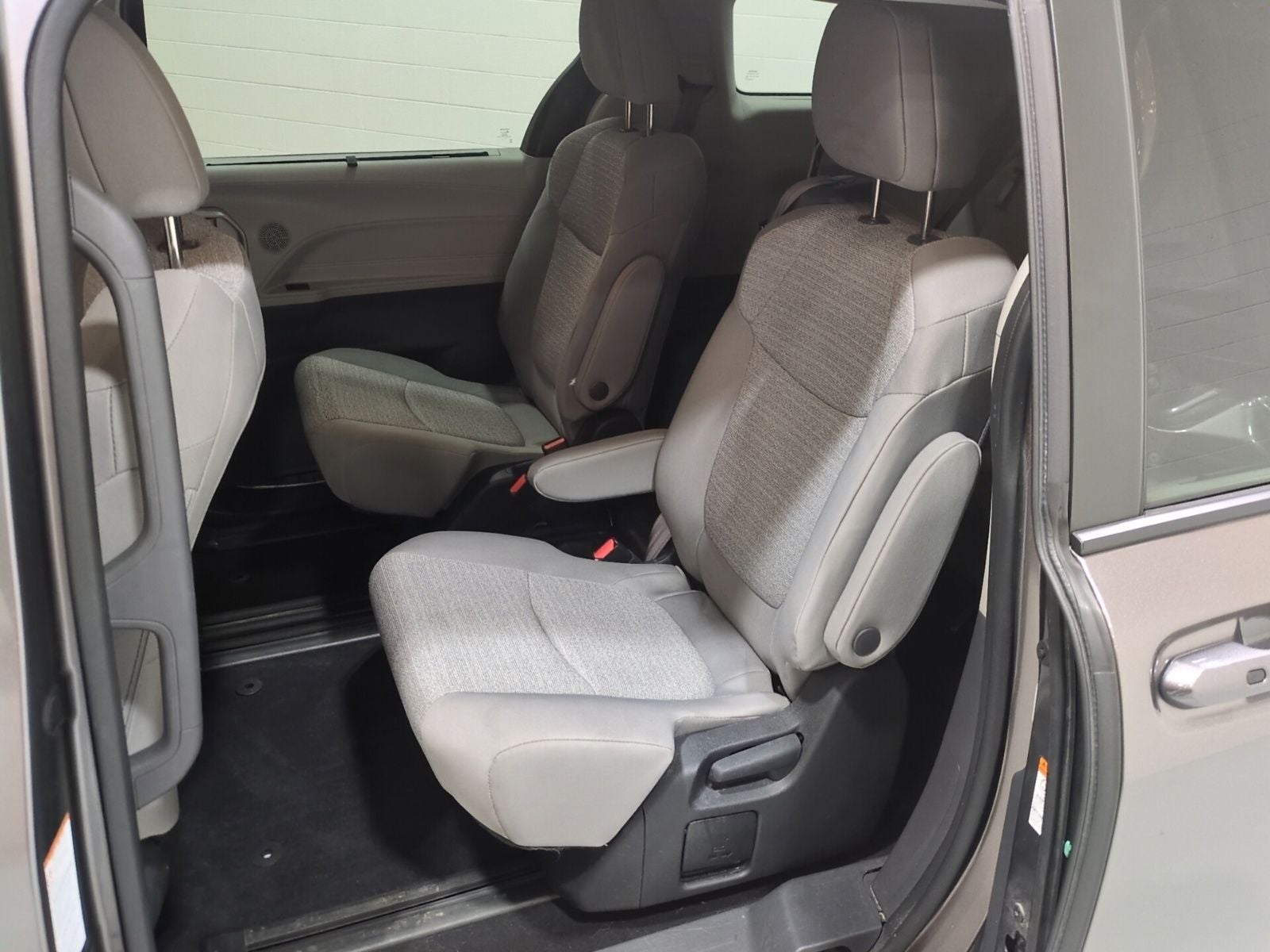2022 Toyota Sienna LE 8 Passenger