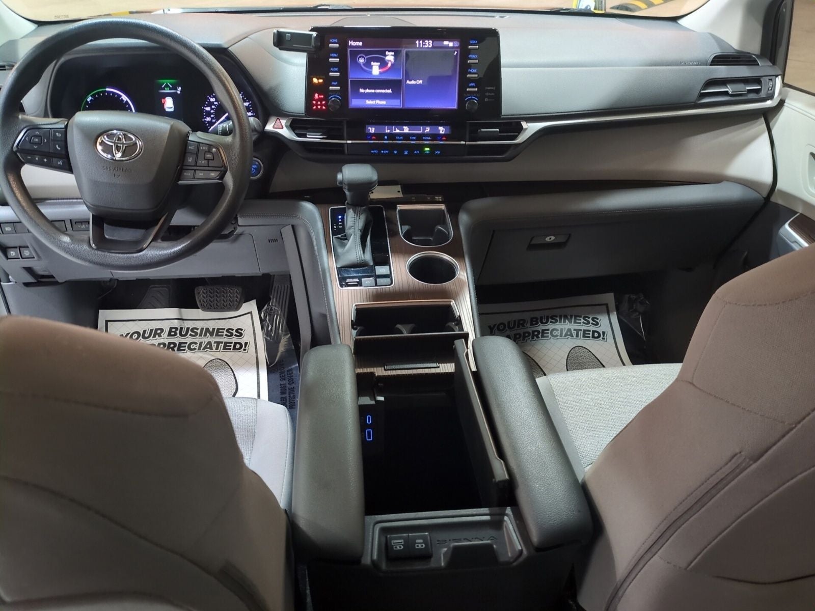 2022 Toyota Sienna LE 8 Passenger