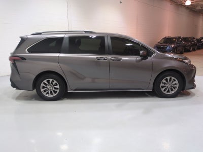 2022 Toyota Sienna LE 8 Passenger