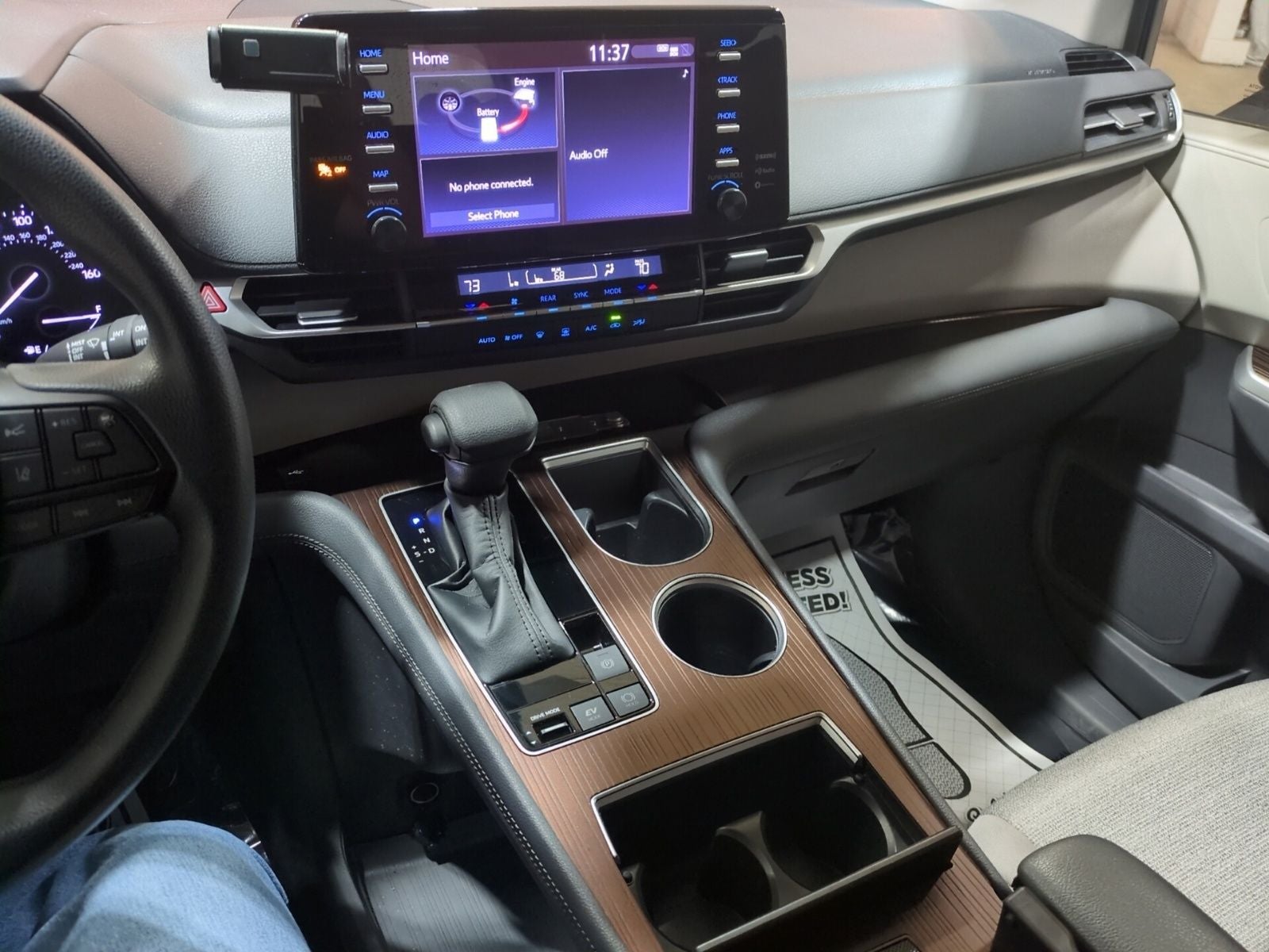 2022 Toyota Sienna LE 8 Passenger