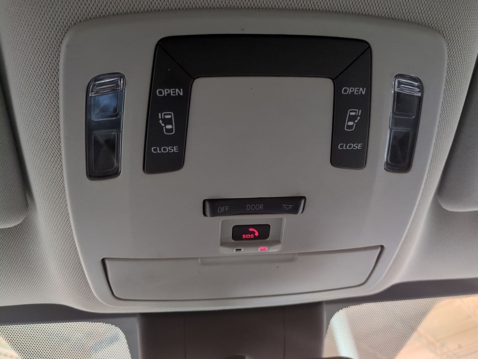 2022 Toyota Sienna LE 8 Passenger