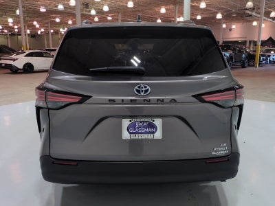 2022 Toyota Sienna LE 8 Passenger