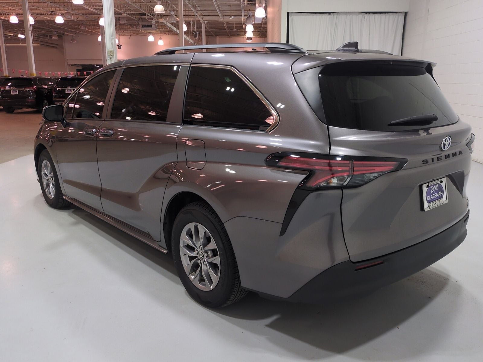 2022 Toyota Sienna LE 8 Passenger