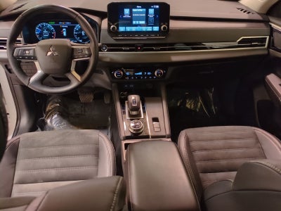 2023 Mitsubishi Outlander SE