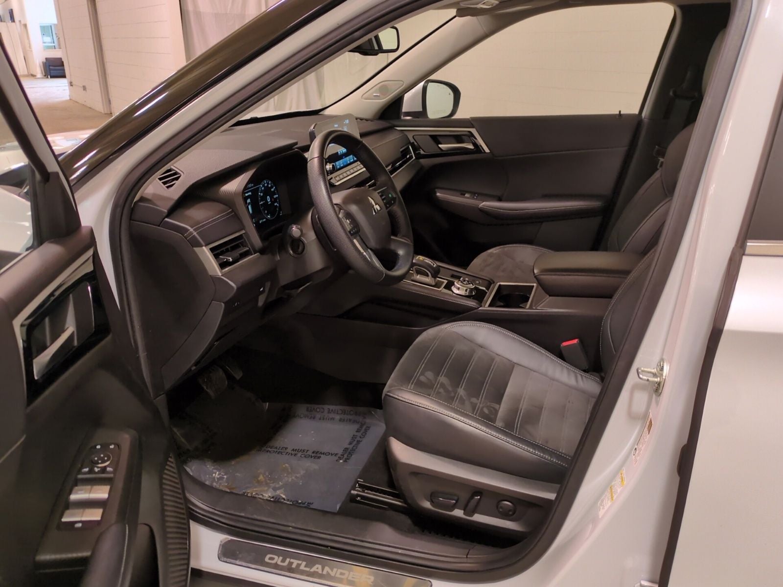 2023 Mitsubishi Outlander SE