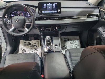 2023 Mitsubishi Outlander SE