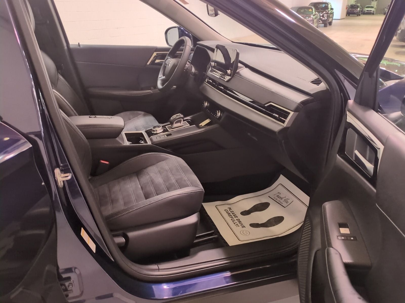 2023 Mitsubishi Outlander SE