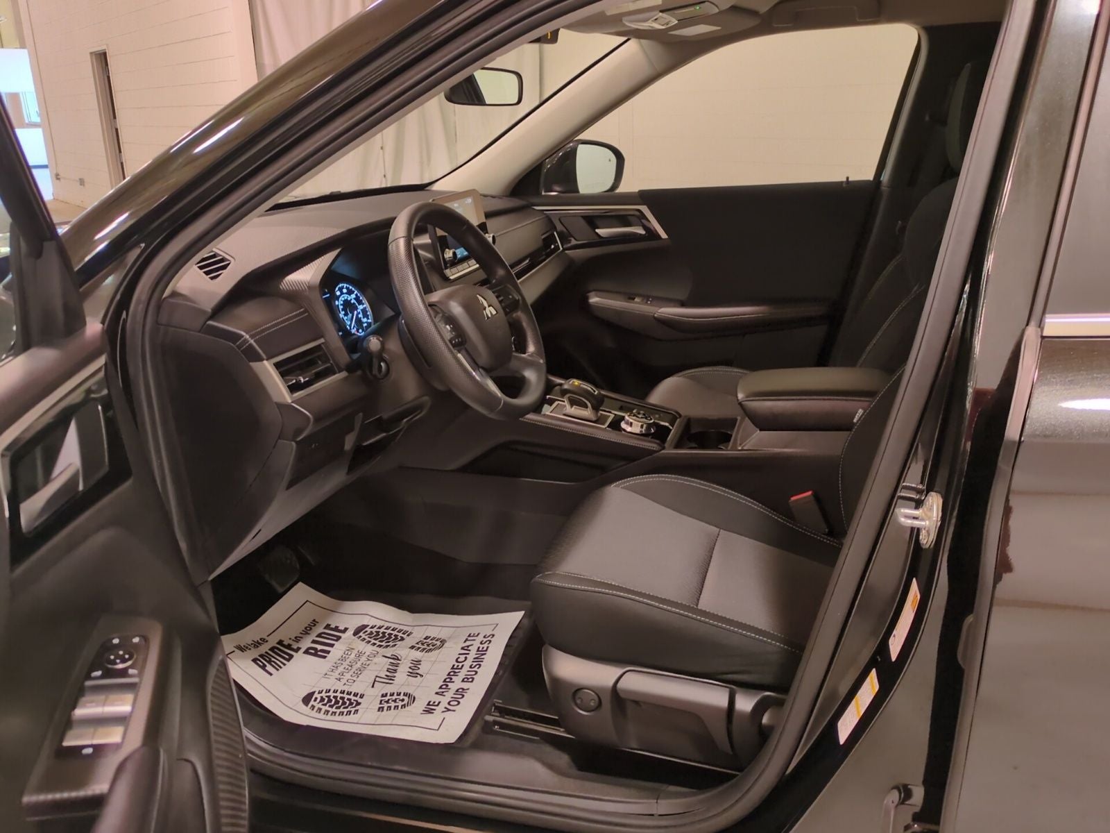 2024 Mitsubishi Outlander ES