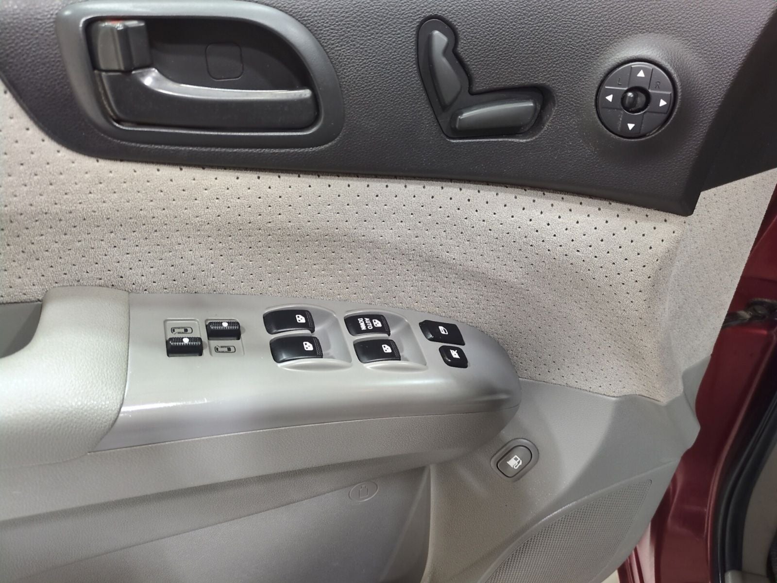 2008 Hyundai ENTOURAGE GLS