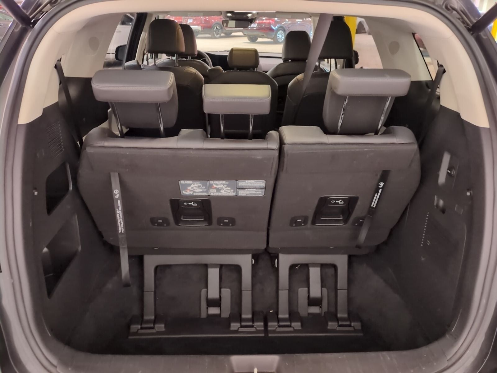 2023 Kia Carnival EX