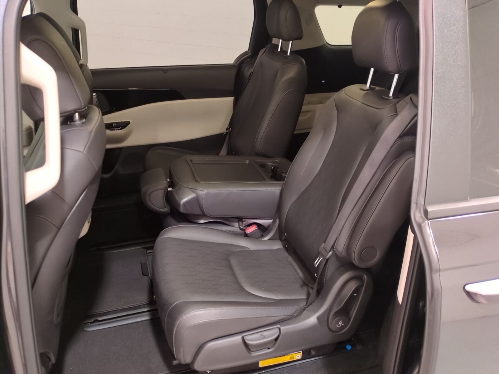 2023 Kia Carnival EX