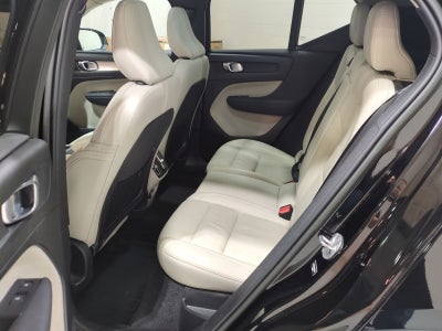 2022 Volvo XC40 Momentum