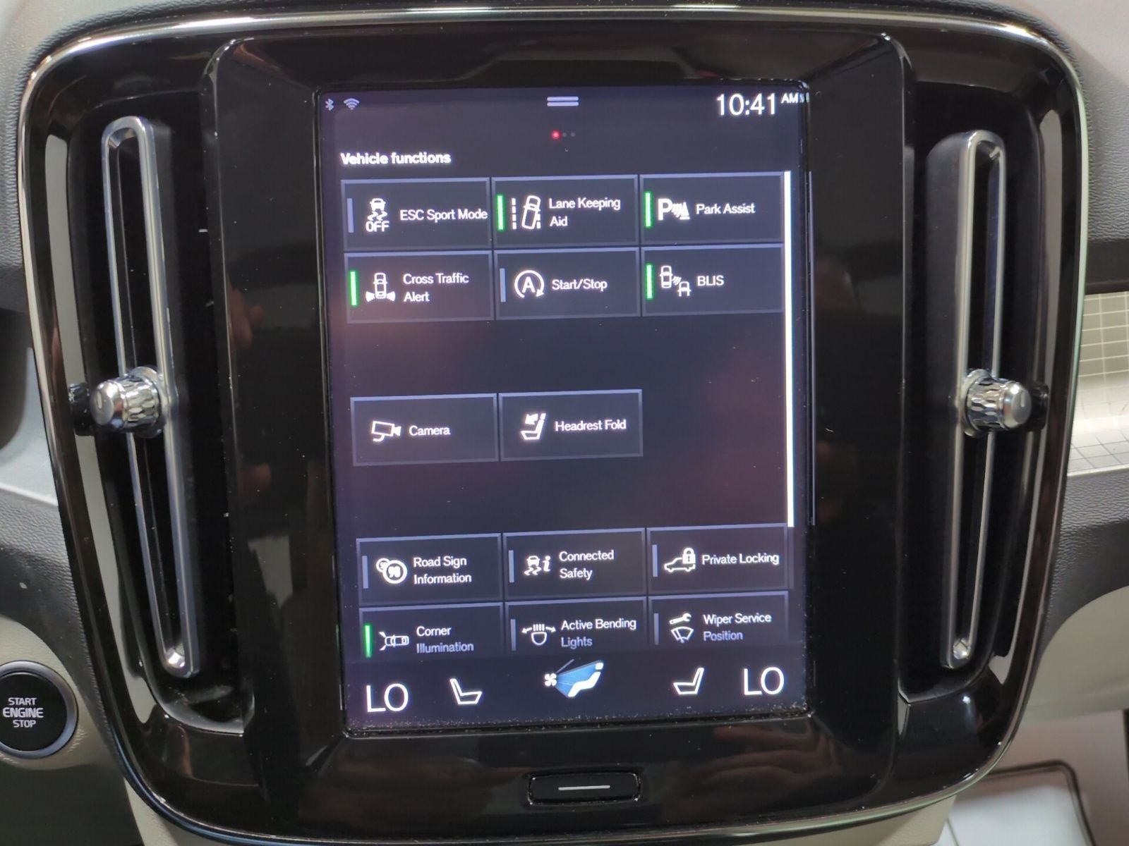 2022 Volvo XC40 Momentum